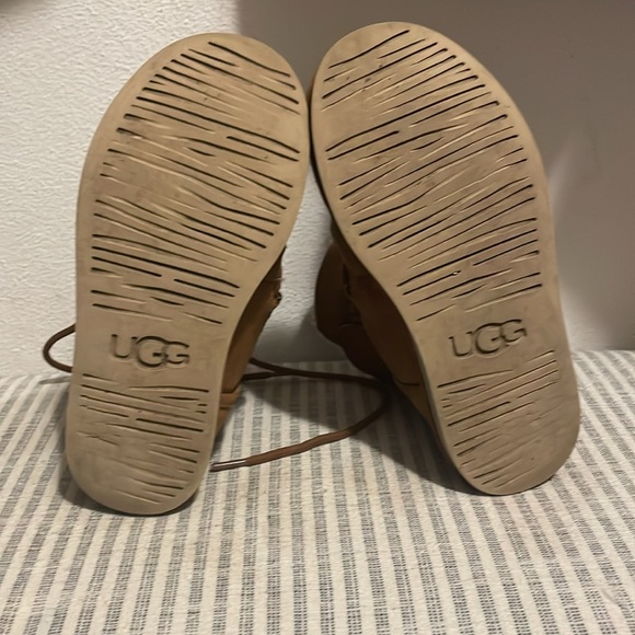 Ugg boots. - Picture 10 of 10